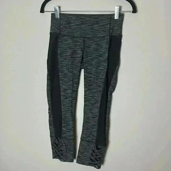 Athleta Mind Over Mat Capri Leggings Black and White Women Size XXS Yoga Workout - Picture 3 of 15